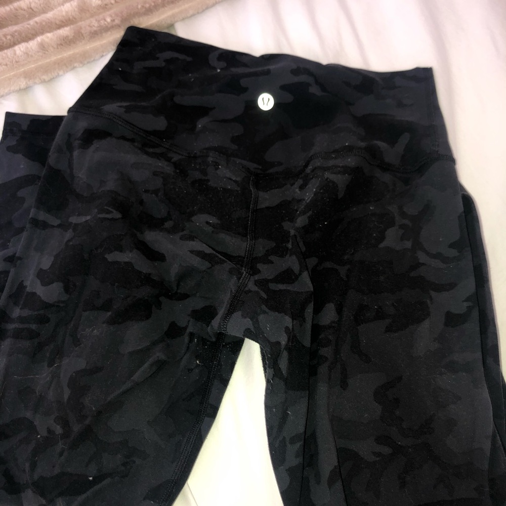 LULU ALIGN CAMO CROP LEGGINGS